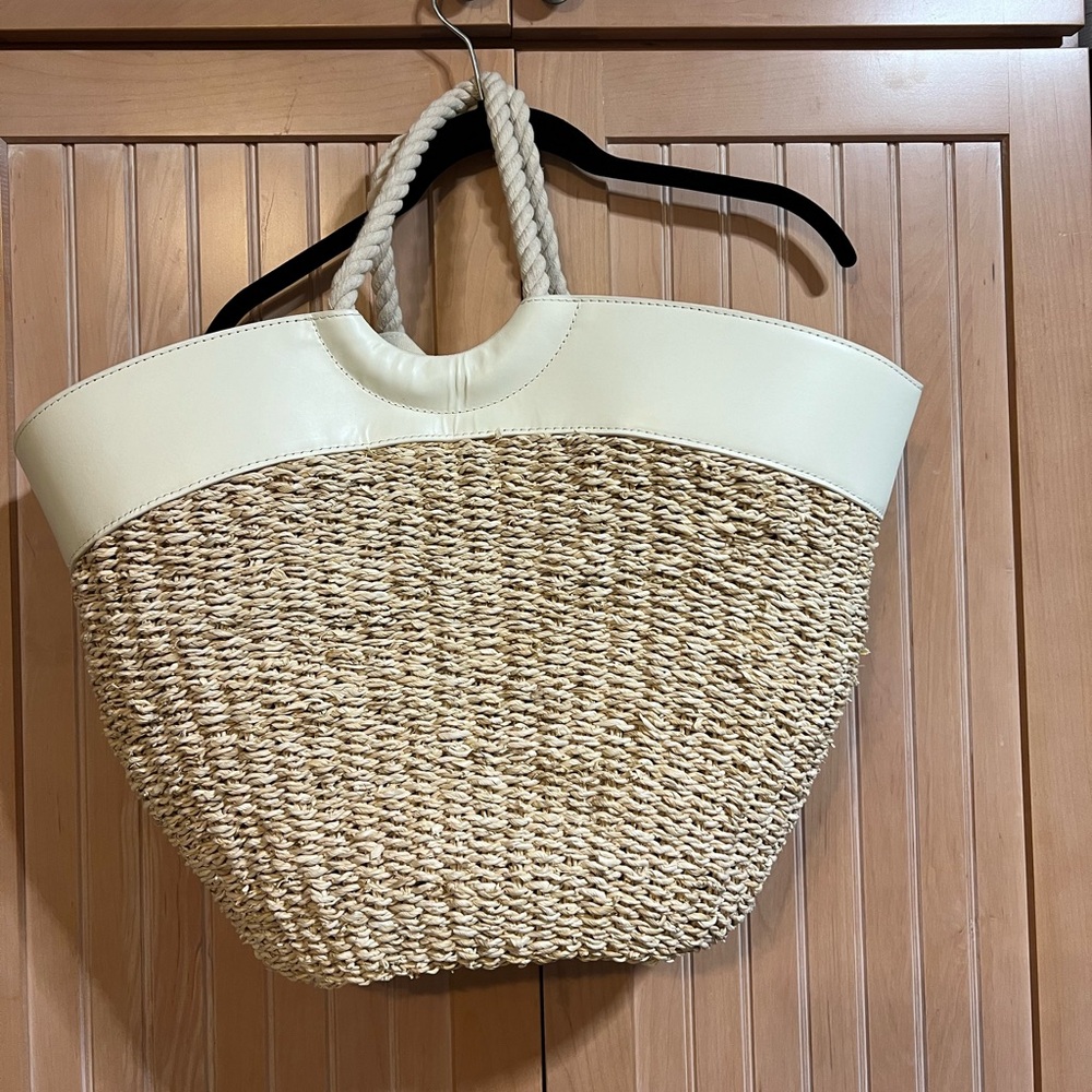 Vineyard Vines Straw Tote bag with white leather trim NWOT
